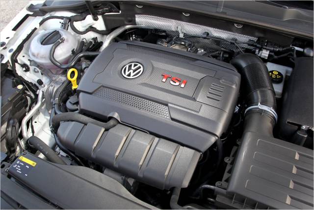 Der Zweiliter-Motor mit Benzindirekteinspritzung und Turboaufladung.