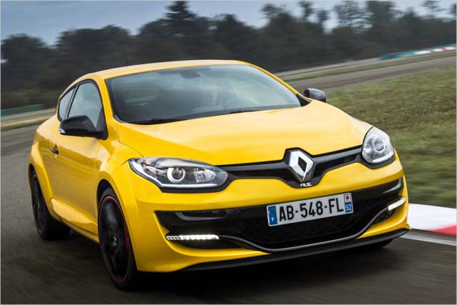Das Auto sprintet in vermutlich unter sechs Sekunden auf Tempo 100.