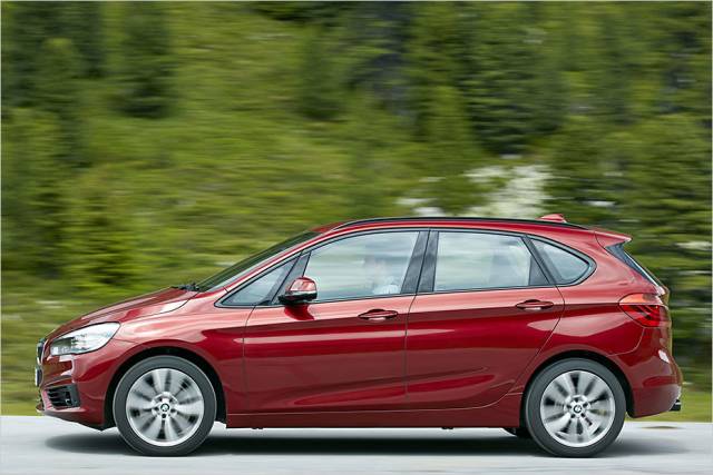 Mit 4,34 Meter befindet sich der BMW-Van in enger Nachbarschaft zur Mercedes B-Klasse und dem VW Golf Sportsvan.