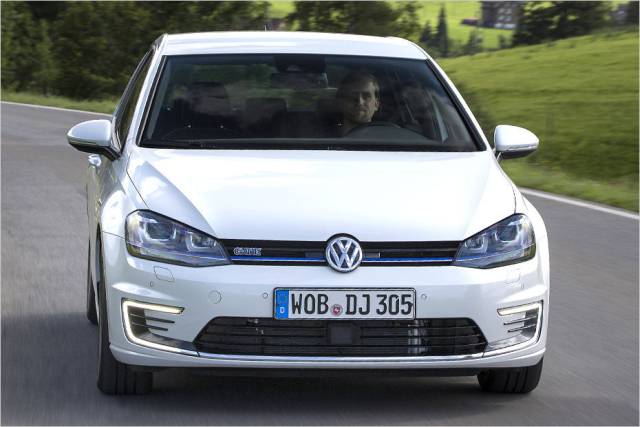 Die Schürze mit den C-förmigen Tagfahrleuchten stammt vom e-Golf