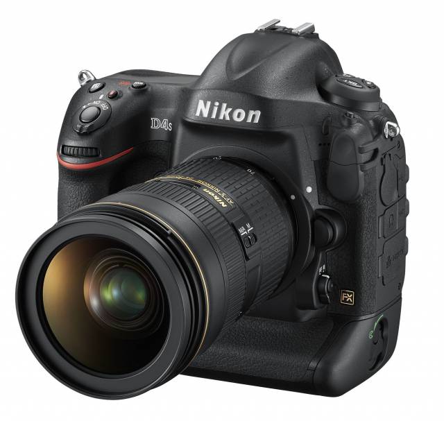 Nikon 4Ds mit Standardzoom von links