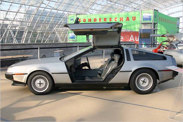 DeLorean DMC-12