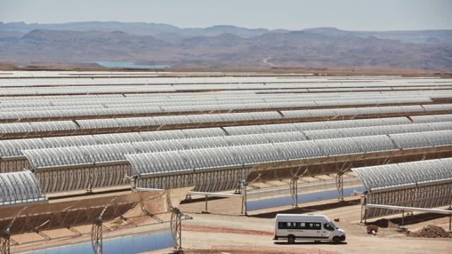 Solarpark am Rand der Sahara