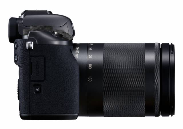 Canon EOS M5 mit EF-M 18-150mm von rechts