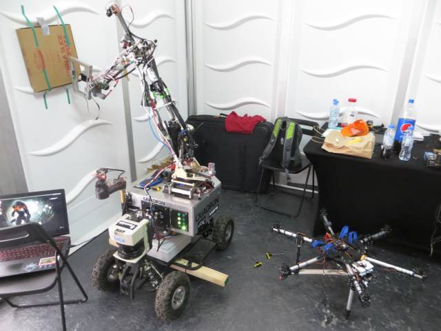 Robotik-Wettbewerb MBZIRC: Drohnen im Wüstenwind