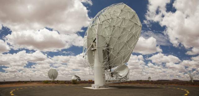 Aufbau des Radioteleskops MeerKAT