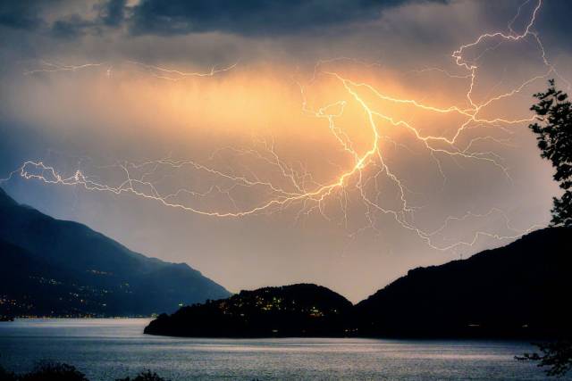 Blitz und Gewitter