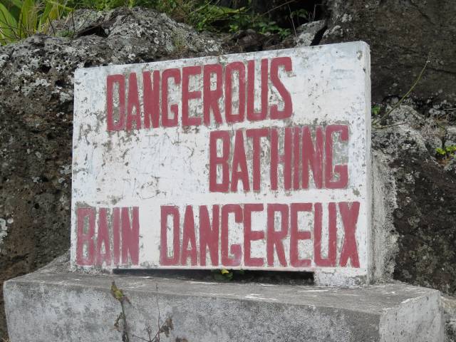 Warnschild "Dangerous Bathing - Bain Dangereux"