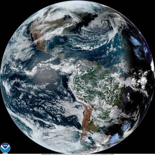 Satellitenaufnahme der Sonnenfinsternis 2024