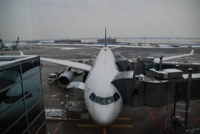Auf dem Flug LH 400 nach New York setzt die Lufthansa eine A330-300 von Airbus ein. Der kleine Buckel...