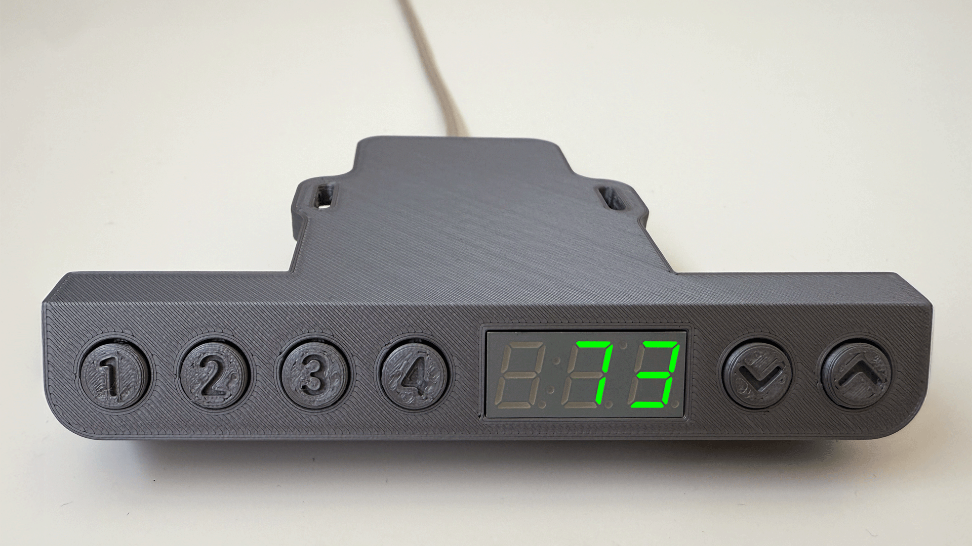 heise-Ikea-Schreibtisch-Bekant-mit-verbesserter-Steuerung-bauen