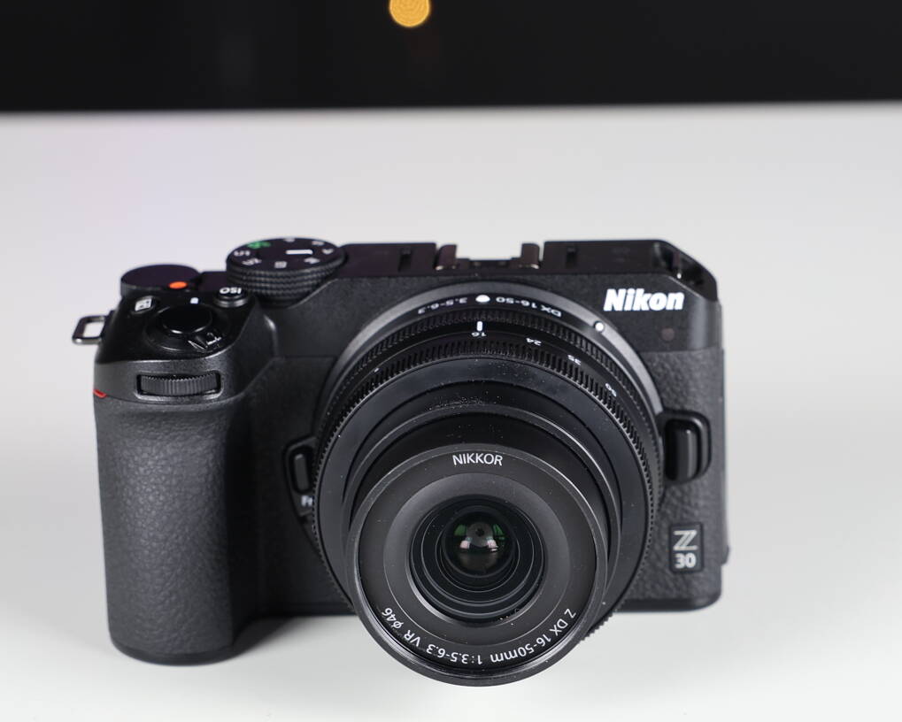 Bis 1000 Euro: Nikon Z30 und Sony ZV-1F im Test | heise online
