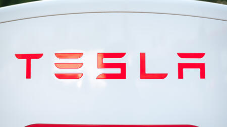 Tesla will kranken Beschäftigten in Grünheide das Geld streichen