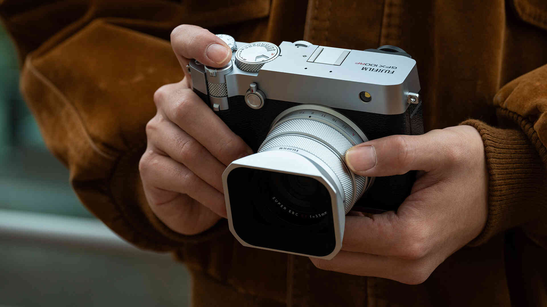 Noble compact with medium format sensor: Fujifilm GFX100RF Noble compact with medium format sensor: Fujifilm GFX100RF