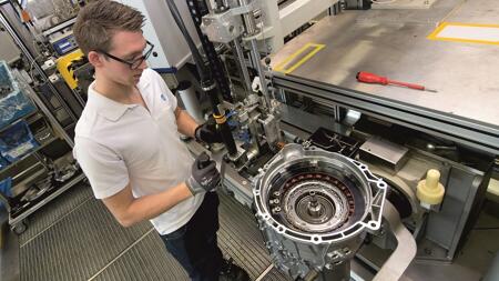 Nach Halbjahreszahlen setzt Autozulieferer ZF strikten Sparkurs fort