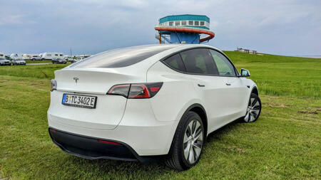 Tesla in Grünheide: Umweltsiegel und Kritik Tesla in Grünheide: Umweltsiegel und Kritik