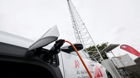 Elektroautos können bei Blackouts Mobilfunkstationen mit Strom versorgen
