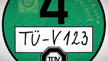 Umweltplakette für E-Autos und Plug-in-Hybride könnte entfallen Umweltplakette für E-Autos und Plug-in-Hybride könnte entfallen