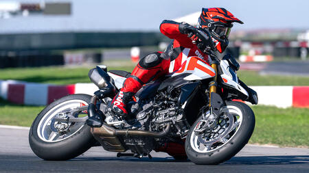 Ducati Hypermotard V2: Hyperventilation Ducati Hypermotard V2: Hyperventilation