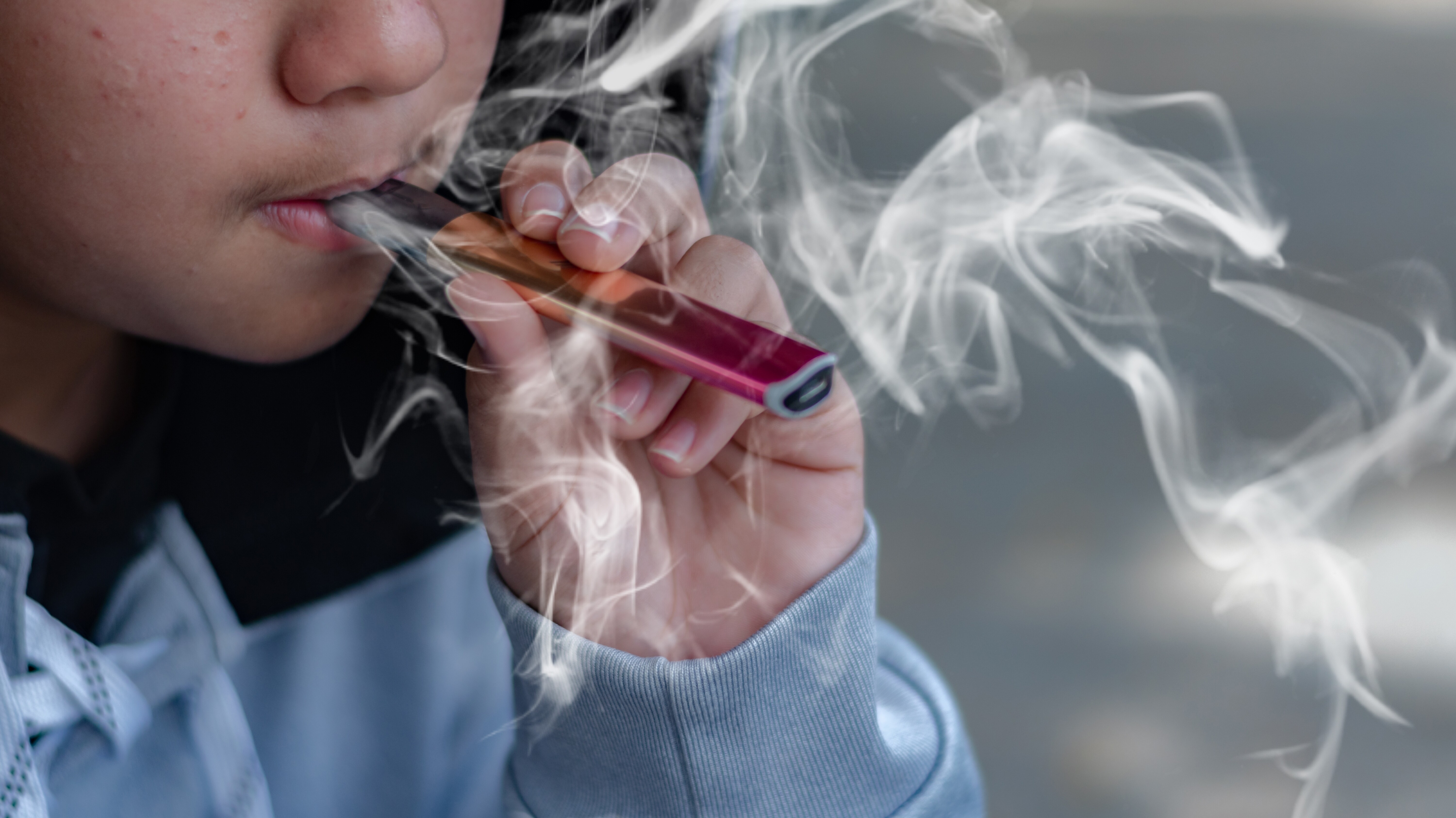 elfbar nachfüll pod läuft aus Vapoter à la menthe : un souffle à risque pour vos poumons 🍃😮‍💨
