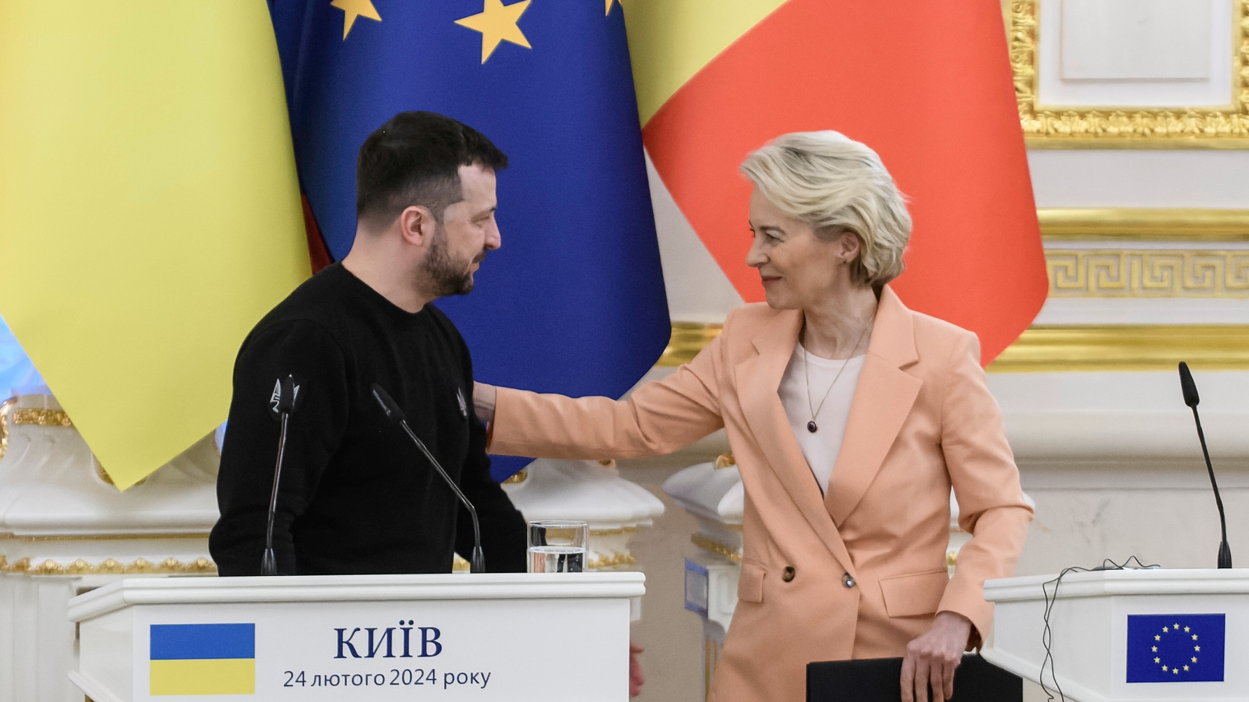 Ursula von der Leyen muss den ukrainischen Präsidenten Wolodymyr Selenskyj vertrösten: Es hat nicht funktioniert, die russischen Gelder zu nutzen. Und das hat Gründe.
