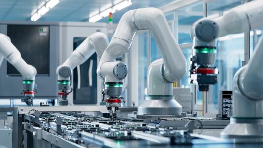 Roboter in einer Fabrik kommen weitgehend ohne Menschen aus.