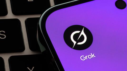 Grok-App auf einem Smartphone