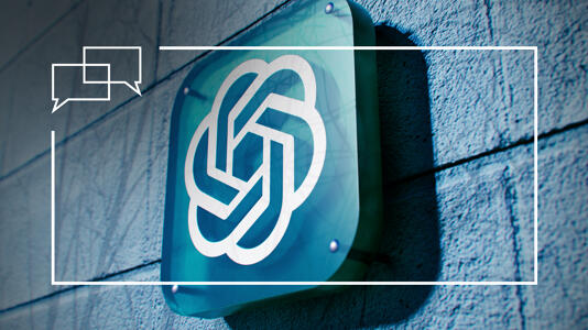 Das Logo von OpenAI an der Fassade des Bürogebäudes in San Francisco. 