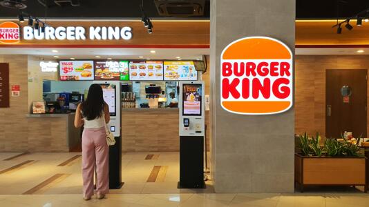 Burger King: KI-Assistent hört mit und bewertet „Freundlichkeit“ von Filialen