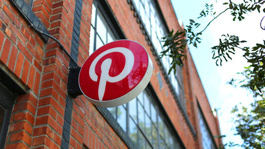 Pinterest-Schild am Eingang des Sitzes in San Francisco. 
