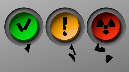 Kontrolllampen mit zerbröselnden Icons für "OK", "Warnung" und "Radioaktivität""