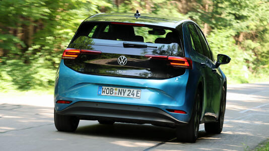 VW ID.3 überholt Tesla Model Y als meistzugelassenes E-Auto in Deutschland