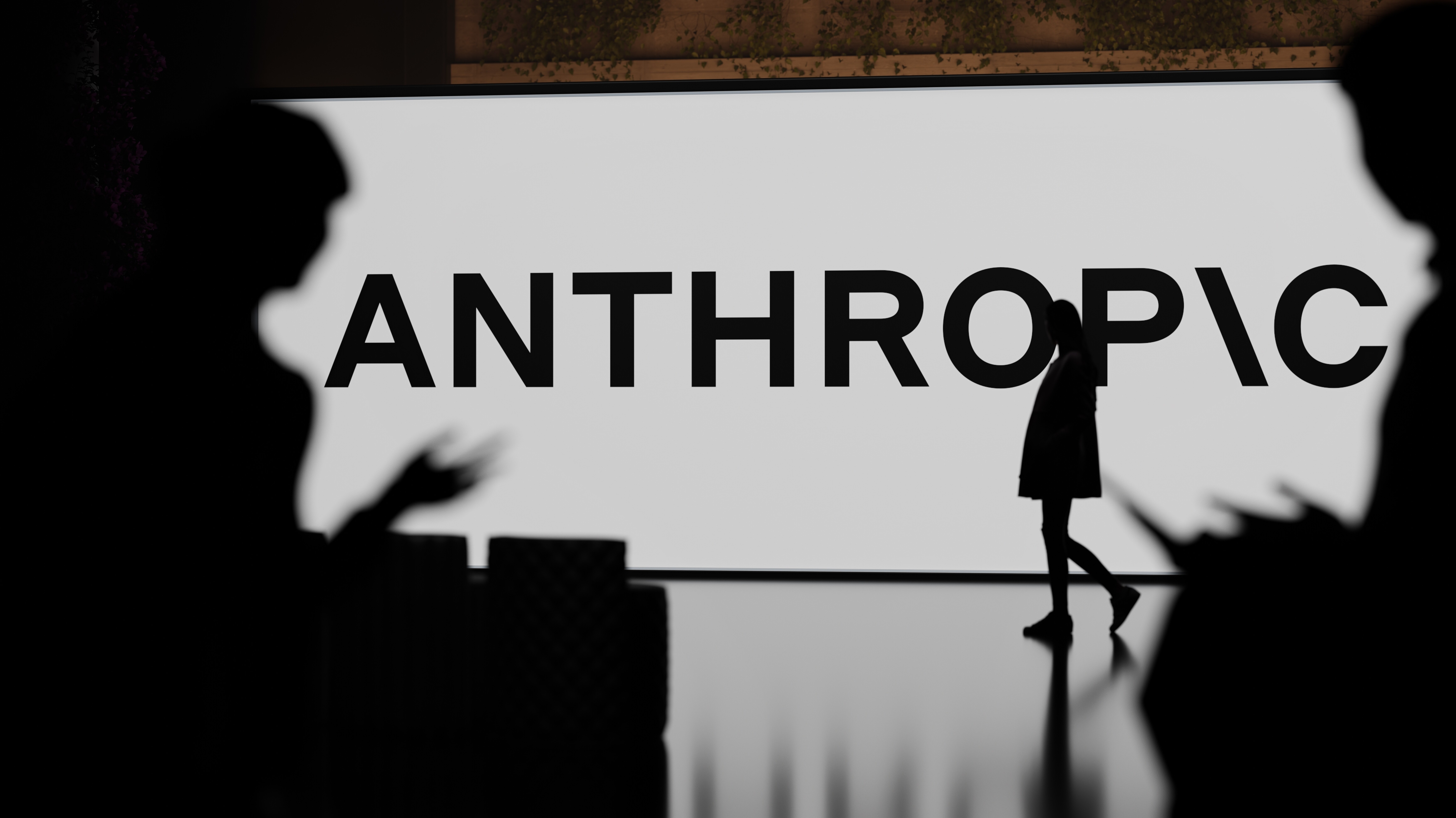 Anthropics aussichtsloser Kampf gegen den Leak von Claude Code | heise online