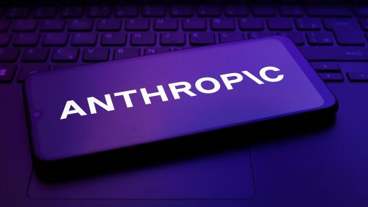 Anthropic-Logo auf einem Smartphone