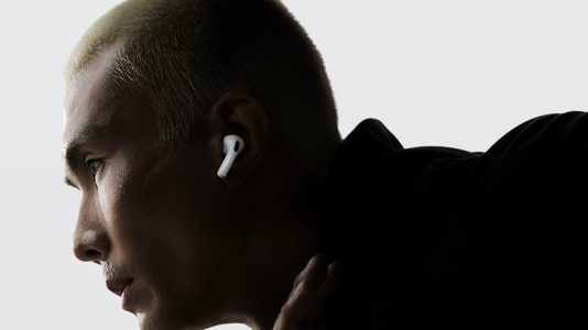 Sporttreibender mit AirPods Pro 3