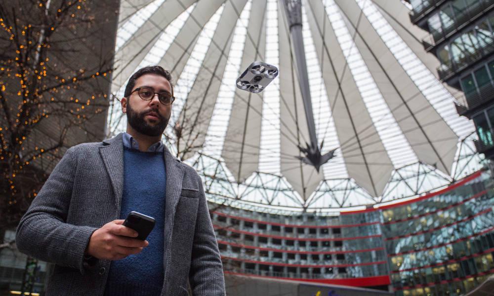 Deutschlandpremiere: AirSelfie-Drohne in Berlin vorgestellt