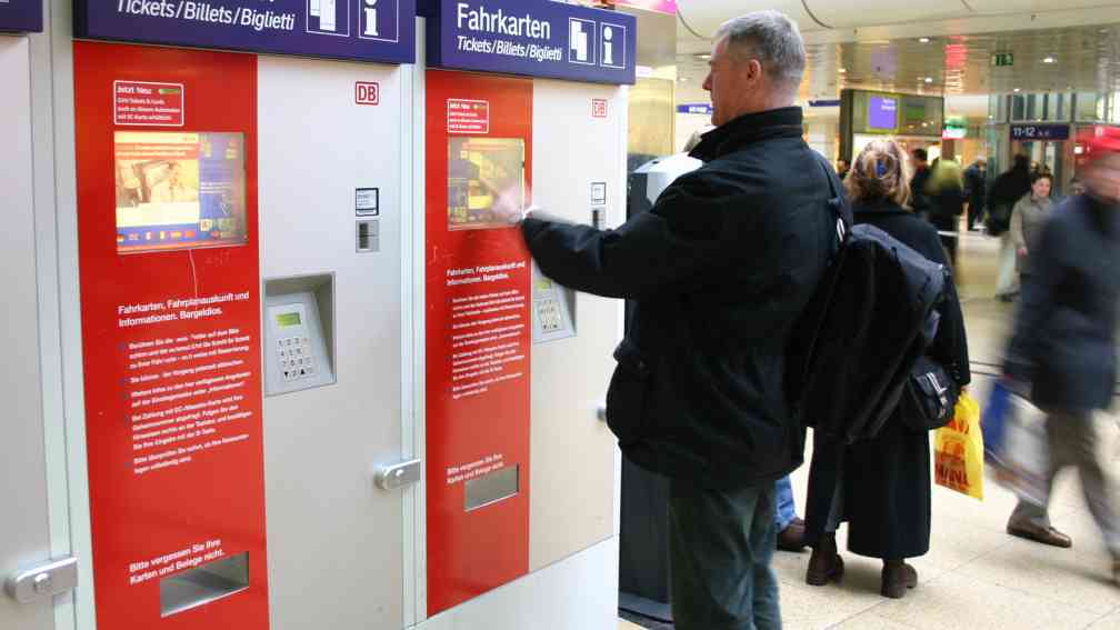 Hersteller der BahnFahrscheinautomaten ist