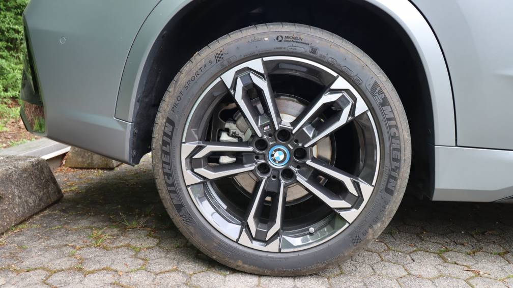 BMW: Huge recall and profit warning due to defective Conti brakes ...