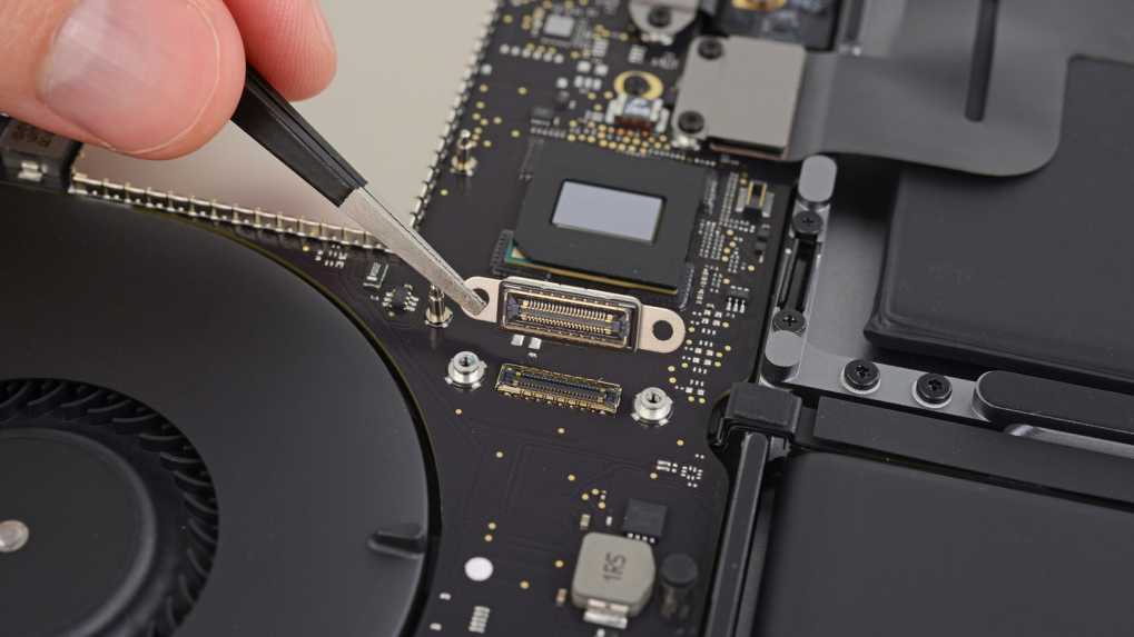 Macbook Pro Mit Touch Bar Verlotete Ssd Auch Beim 15 Zoll Modell Wartungsport Entdeckt Heise Online