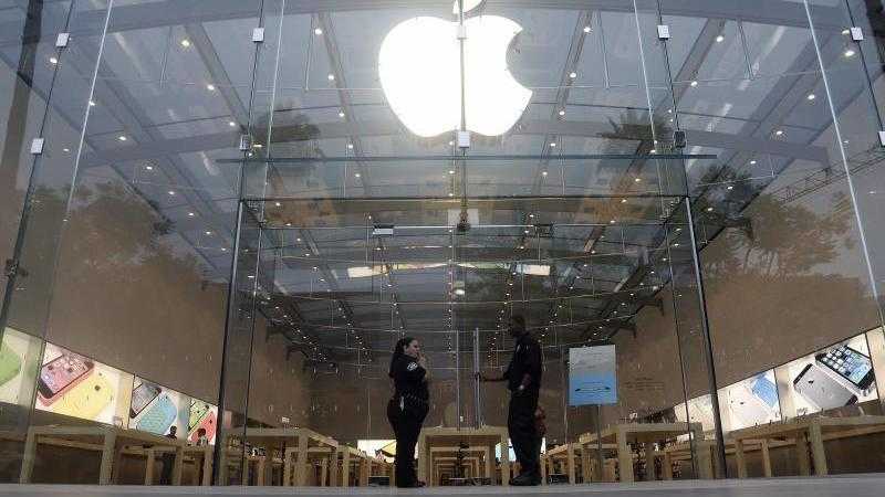 Diebe Im Apple Store Outfit Stehlen Iphones Fur Uber 60 000