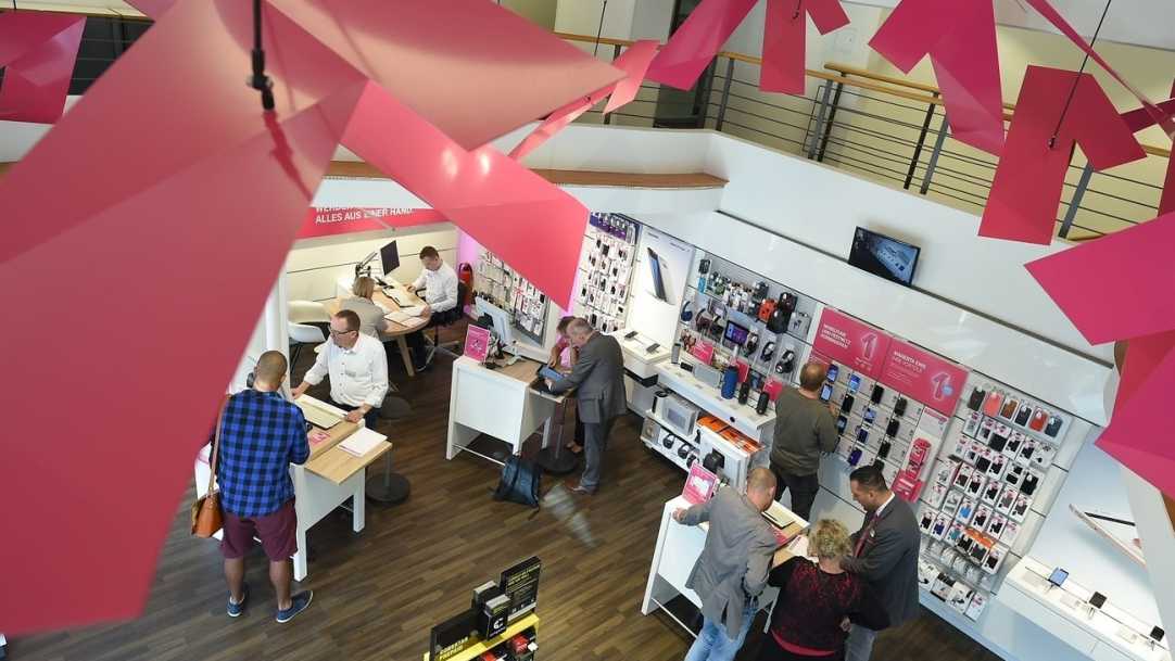Deutsche Telekom Schliesst Shops Und Streicht Jobs Heise Online