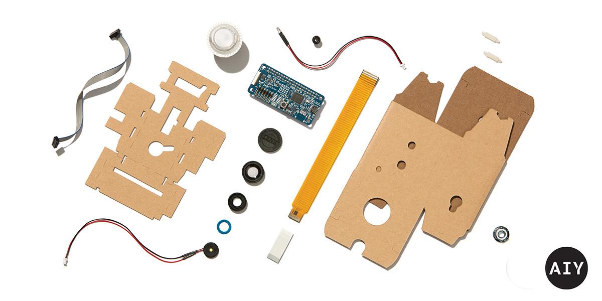 Die Teile des Kits. Ein Pi Zero W, die Kamera und SD-Karte muss man zusätzlich kaufen.