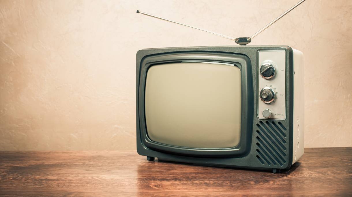 Fernseher geht aus und wieder an was tun? heise online