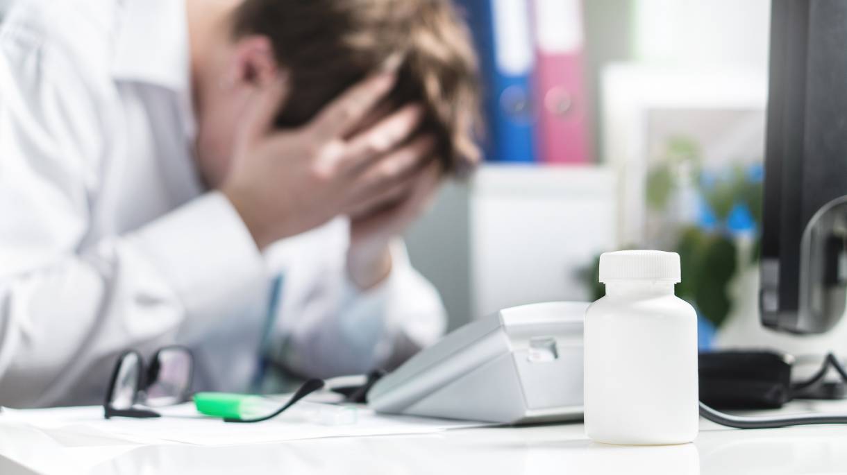 Electronic patient file Doctors don't want to be left alone with it