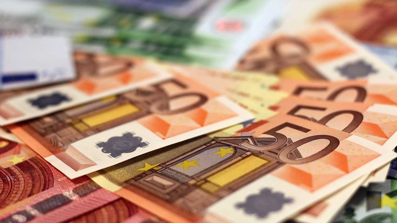 Euro unter Druck durch Sanktionen.
