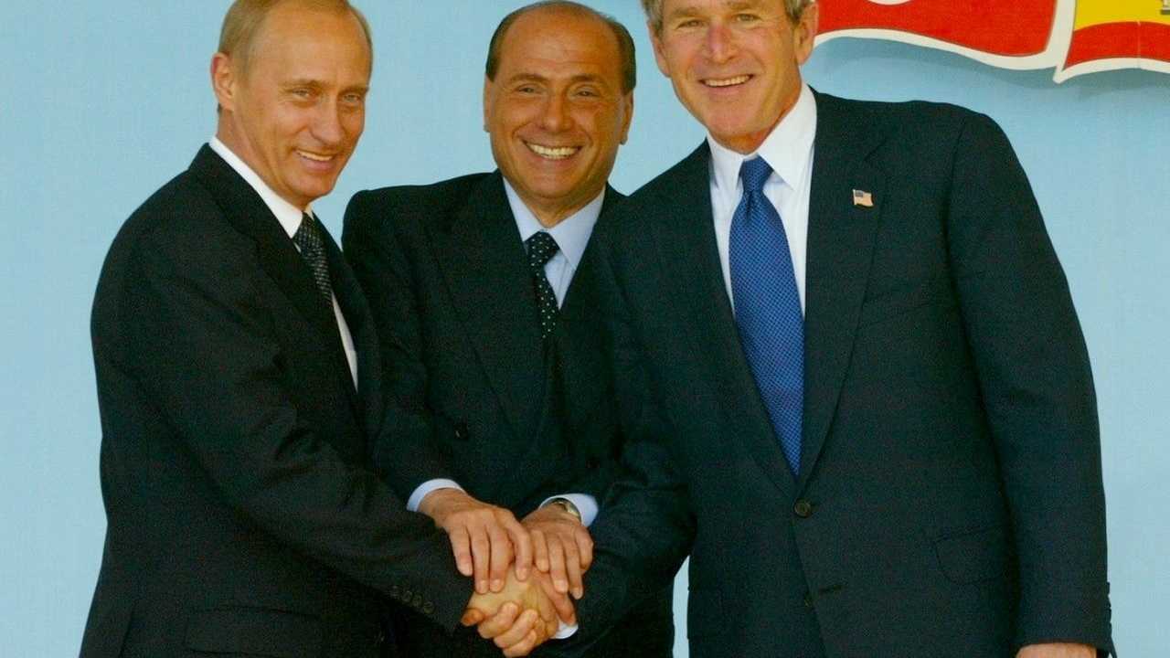 Putin, Berlusconi, Bush bei einem Treffen im Rahmen des Nato-Russland-Gipfels, Pratica die mare, 28. Mai 2002