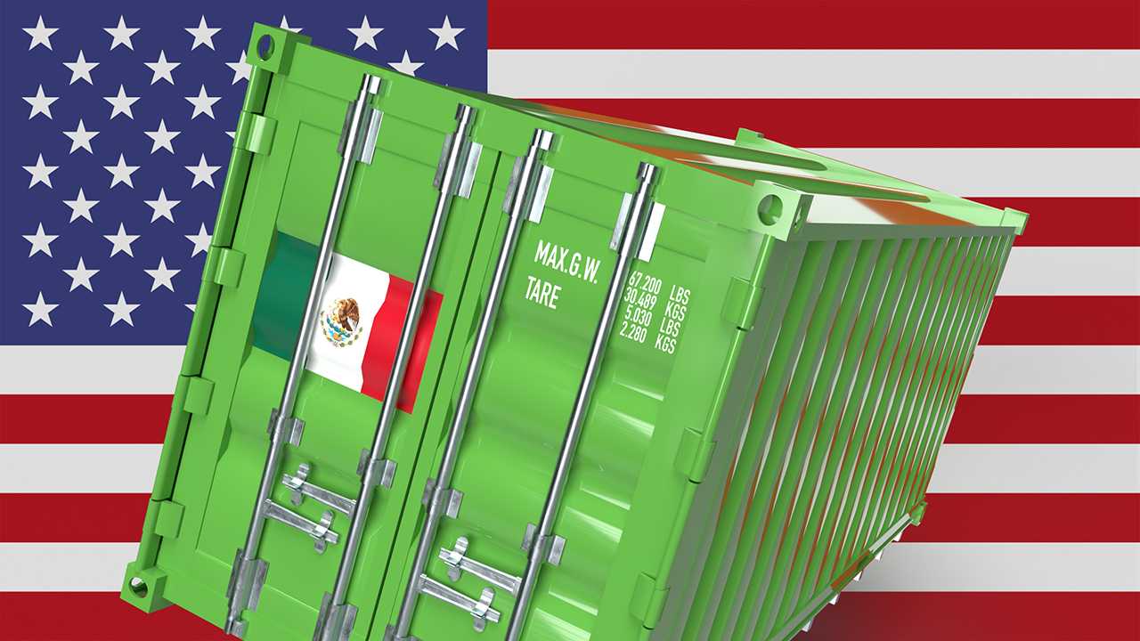 Mexikanischer Container vor US-Flagge