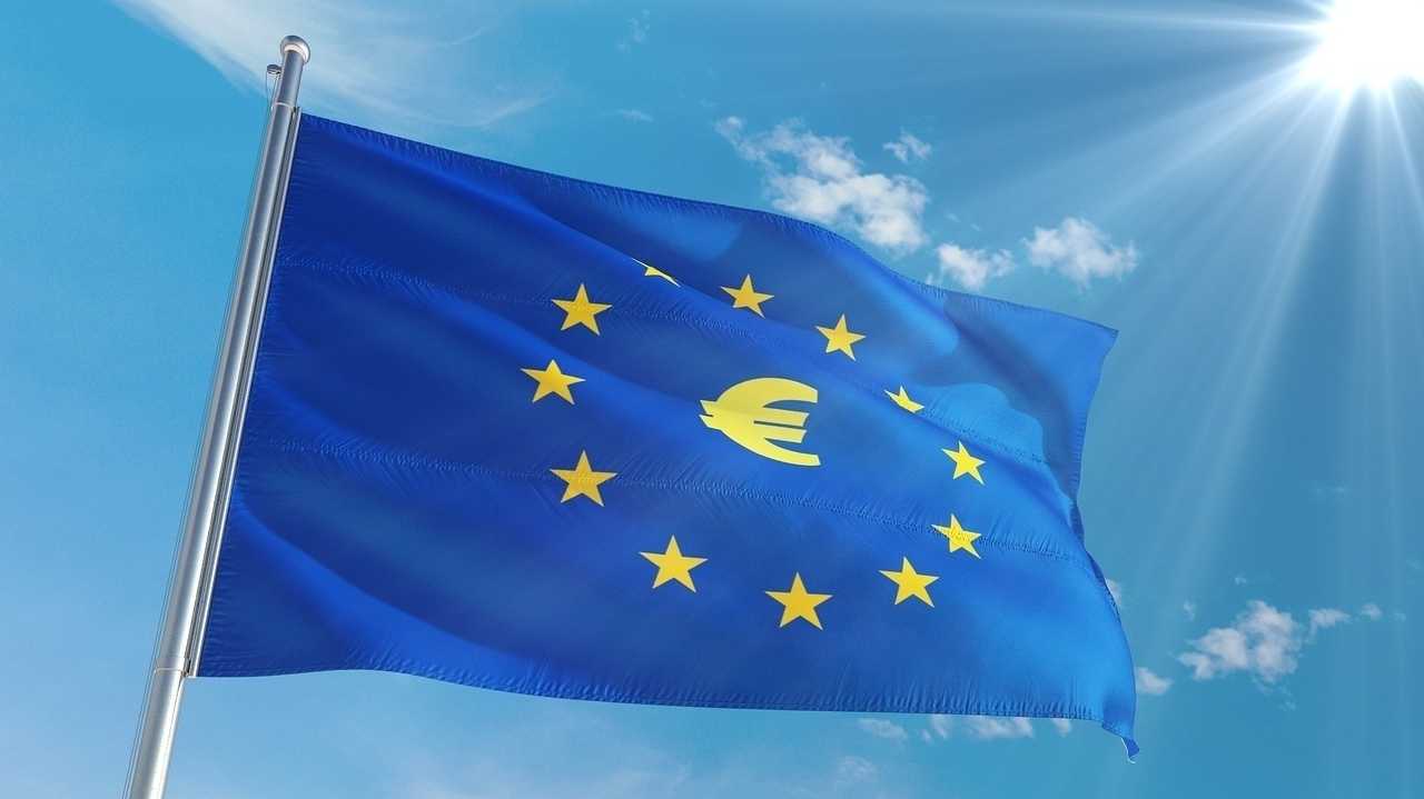EU-Flagge mit Euro-Zeichen