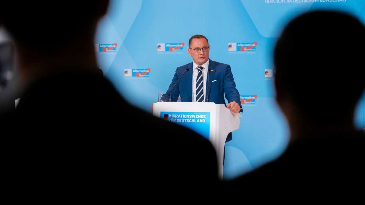  AfD-Vorsitzender Tino Chrupalla vor Journalisten