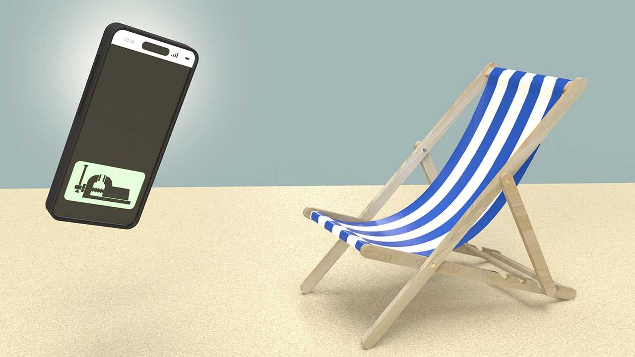 Liegestuhl am Strand, Smartphone verdeckt Sonne und zeigt als Mitteilung einen Schraubstock